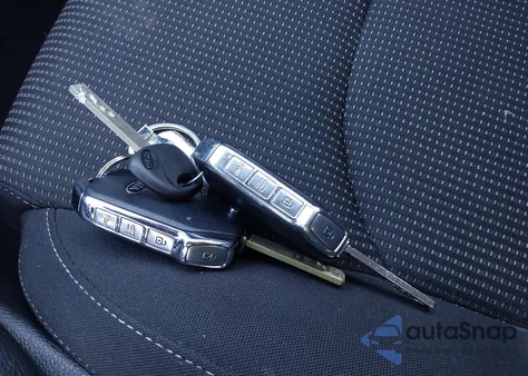 2021 Kia Forte Lxs z USA, uszkodzony, nr VIN 3KPF24AD5ME277124